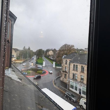 Lovely 2 Bedroom Apartment In Central Location Greenock Exterior foto